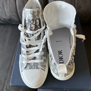 I’m Selling A man Authentic Dior Sneakers.